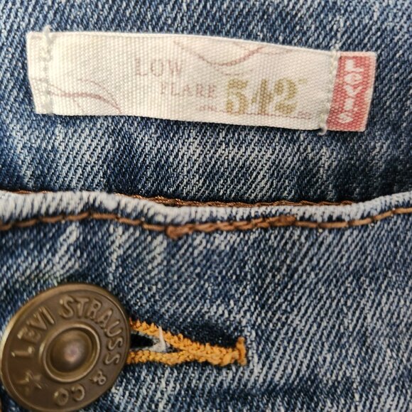 Levi's Women's 542 Low Rise Flare	Jeans Size 8R Blue Denim - Picture 2 of 3